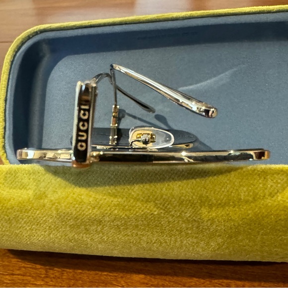 Gucci Sunglasses - Picture 7 of 7